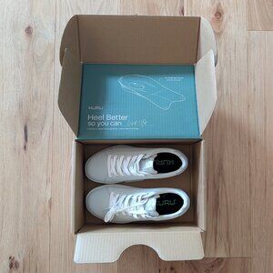 Kuru ROAM sneakers NWT size 7.5 in BoneGray/White